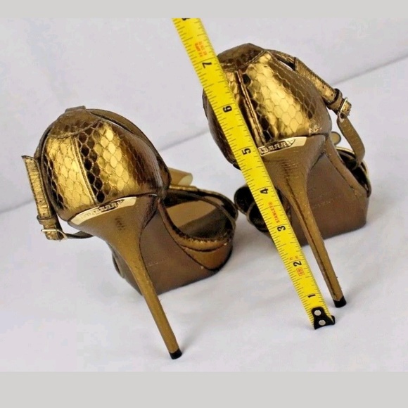 Burberry Bronze Bow Heels - Picture 6 of 8